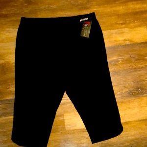 NWT BRIGGS 18W CROPPED PANTS-BLACK